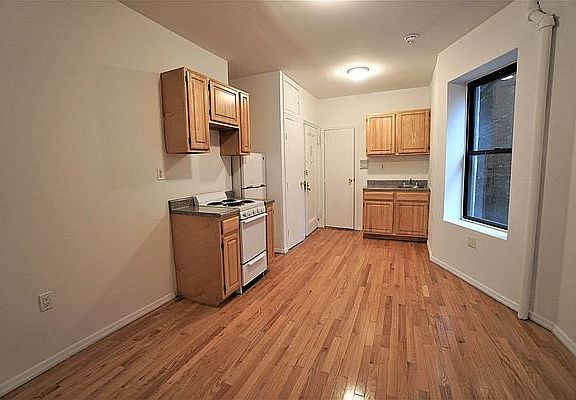 2nd image of 221 E 5th St APT 5