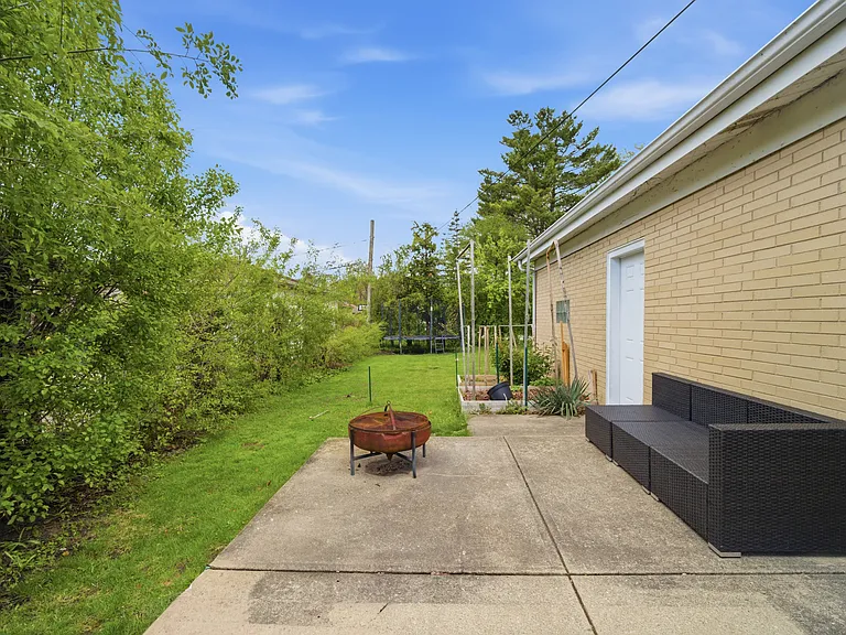 1322 Brook Ln — Photo 17