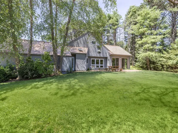 15 Huckleberry Ln, East Hampton, NY 11937