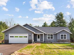 1855 Old Cabin Dr, Interlochen, MI 49643