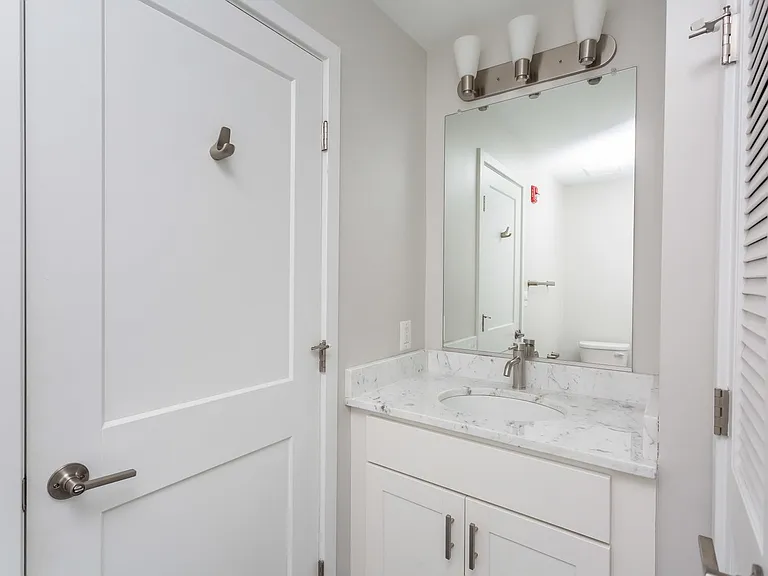 815 Park Ave — Photo 19
