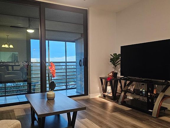 3rd image of 1000 Colony Point Cir APT 522