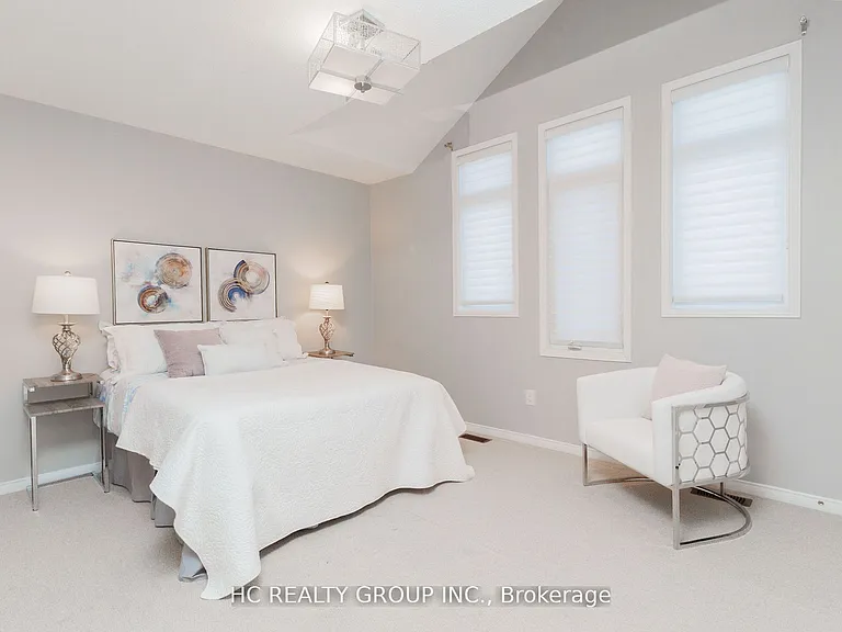 215 Armstrong Cres — Photo 23