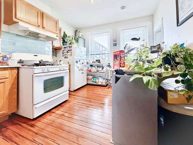 1056 Cambridge St — Photo 1