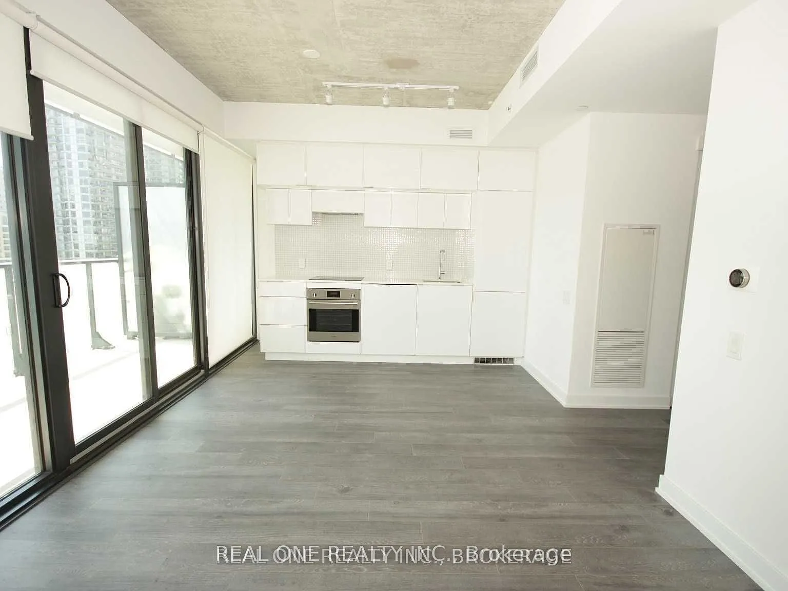Studio, $1,900 — Photo 4