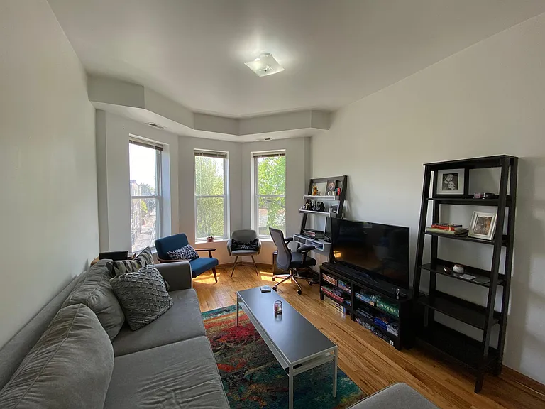 2920 W Shakespeare Ave — Photo 1