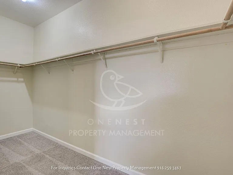1746 Barney Ave — Photo 14