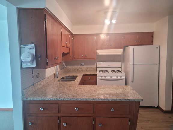 3rd image of 5711 S Kenton Ave #2