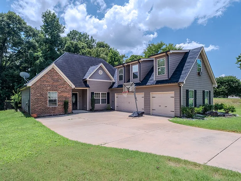 115 Cypress Pl — Photo 1