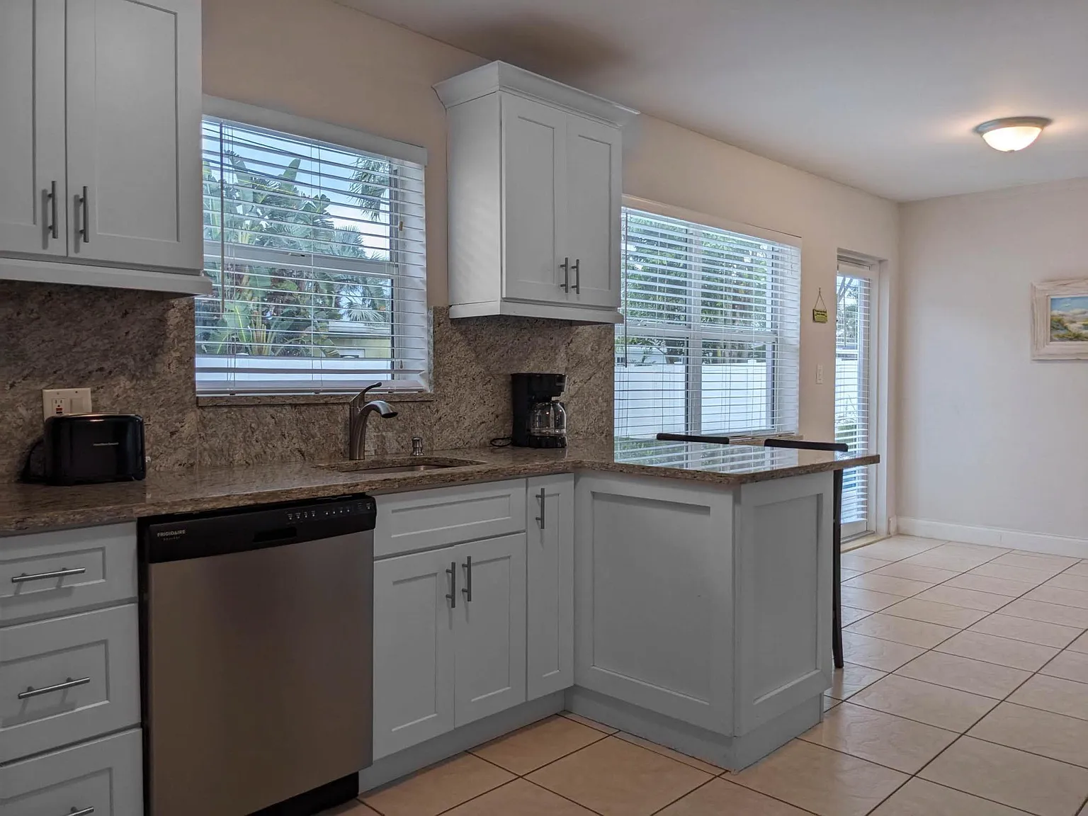 2 bed, 1.5 bath, 1400 sqft, $4,840 — Photo 4