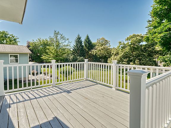 2nd image of 7 Bramblewood Ln
