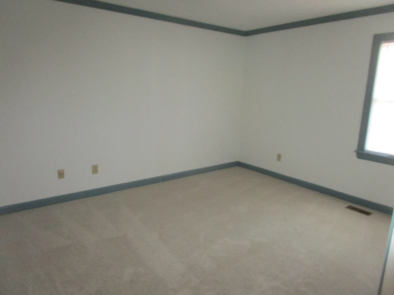 4 bed, 2565 sqft, $3,500 — Photo 3
