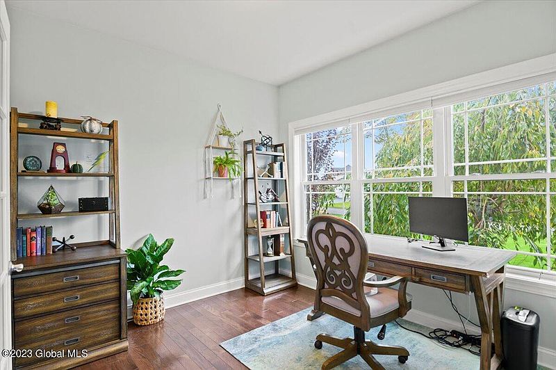 4th image of 22 Saddlebrook Boulevard
