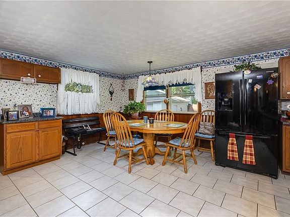 2nd image of 461 Maple Ave