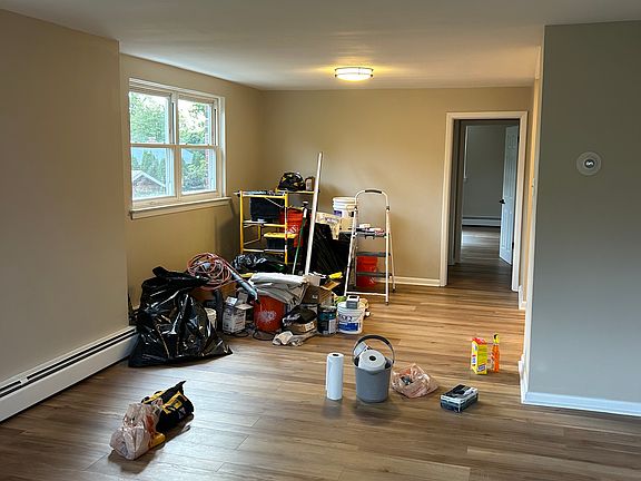 3rd image of 26 Alameda Rd APT B
