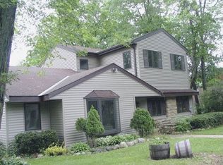 W377S5112 W Pretty Lake Rd, Dousman, WI 53118