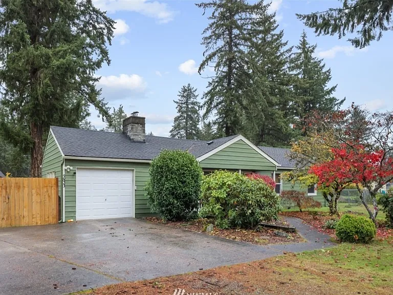 5823 Hillcrest Dr SW — Photo 1