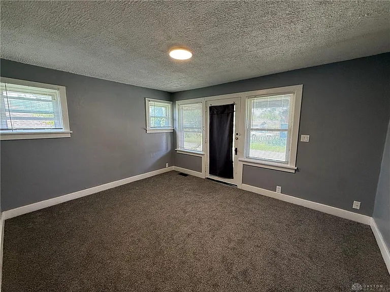2406 Glenarm Ave — Photo 6