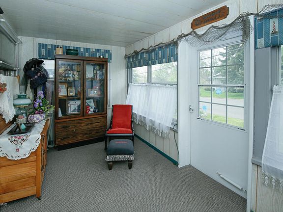 3rd image of 132 Orleans Ave