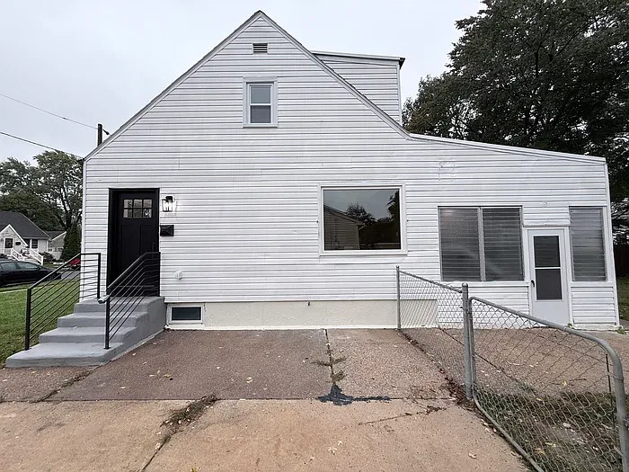 4 bed, 2.0 bath, $2,650 — Photo 3
