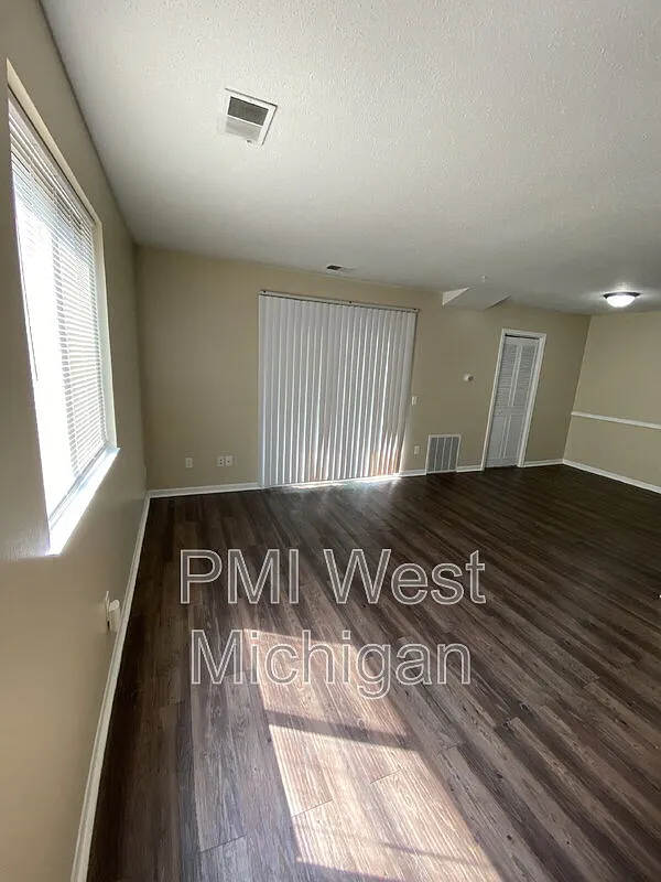 1 bed, 1.0 bath, $1,050 — Photo 1