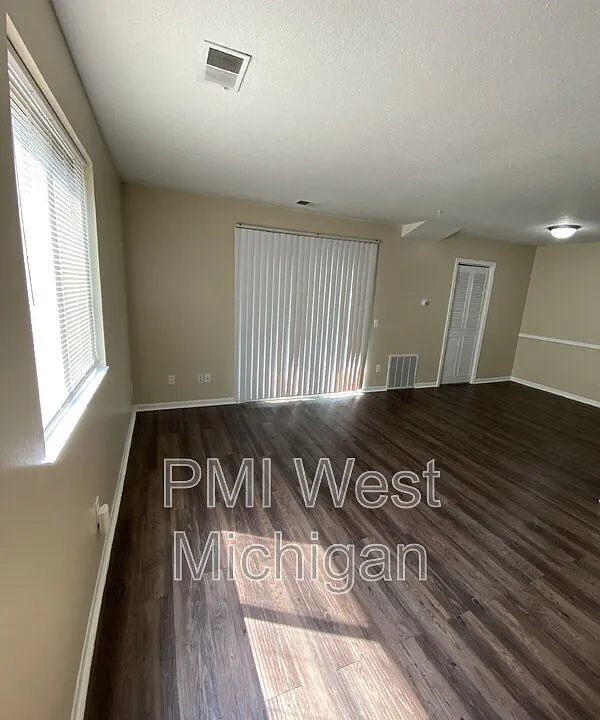 6065 In The Pines Dr SE