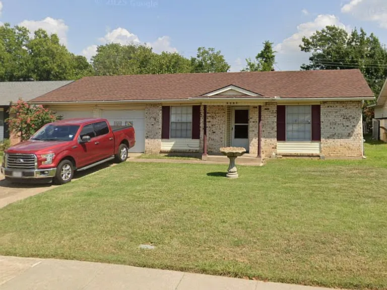 2820 Ridgeview Ln — Photo 1