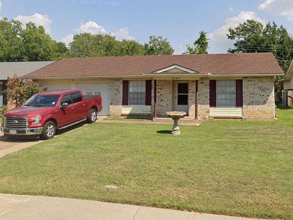1st image of 2820 Ridgeview Ln