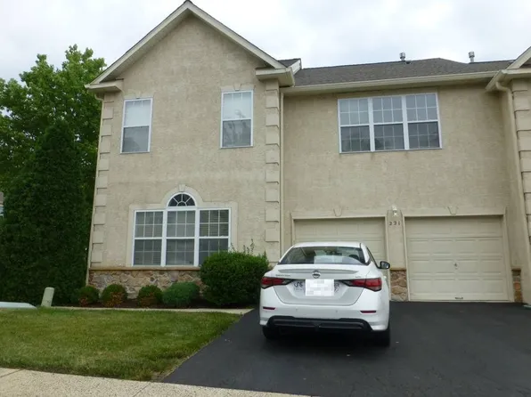 221 Hampton Green Dr, North Wales, PA 19454