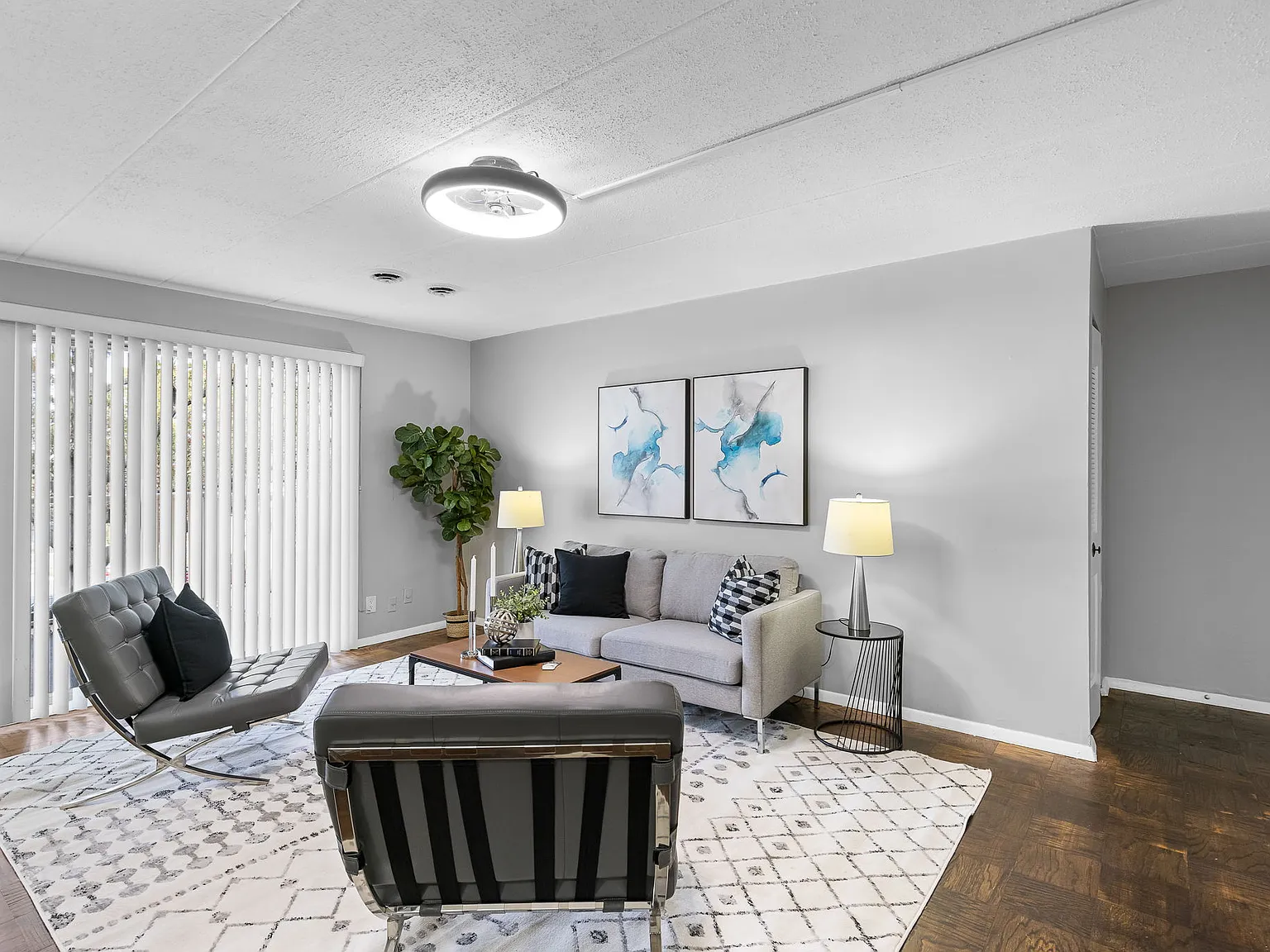 2 bed, 950 sqft, $2,300 — Photo 4