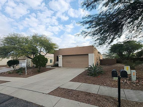 3rd image of 461 E Cactus Mountain Dr