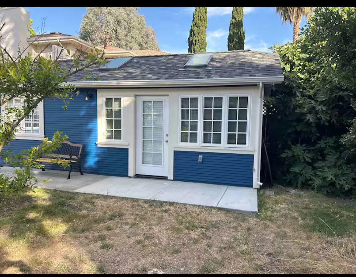 Studio, 400 sqft, $2,995 — Photo 2