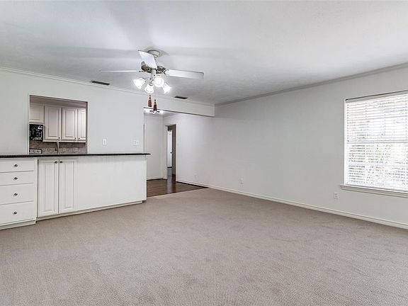 4th image of 9121 Leaside Dr
