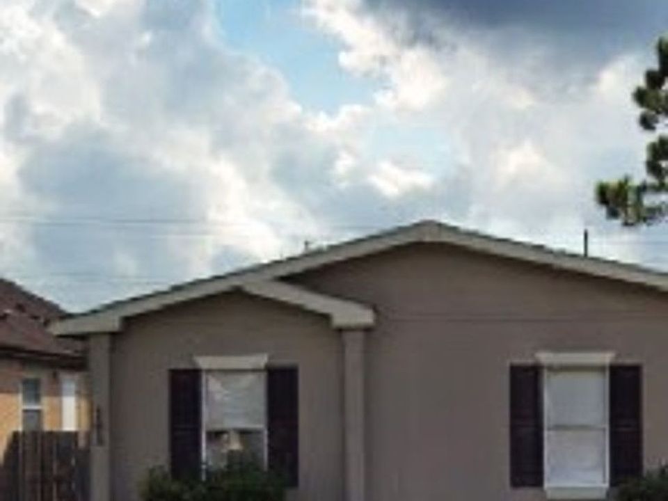 1st image of 11814 Kingslake Forest Dr