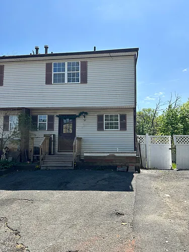 12 Lynn St Photo 1