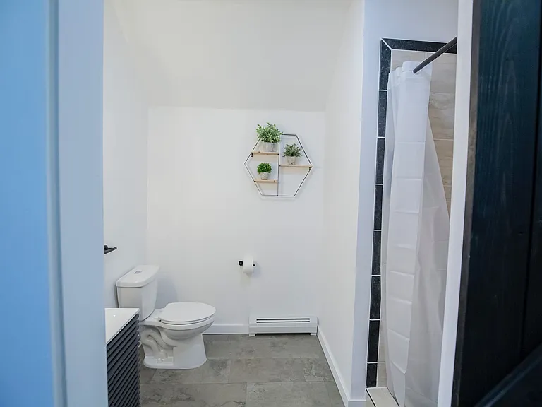 127B Howe St #2 — Photo 7