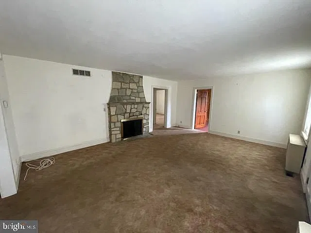 3 bed, 1.0 bath, 2016 sqft, $2,600 — Photo 2