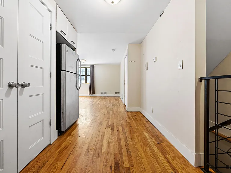 63 Pulaski St #1A — Photo 4