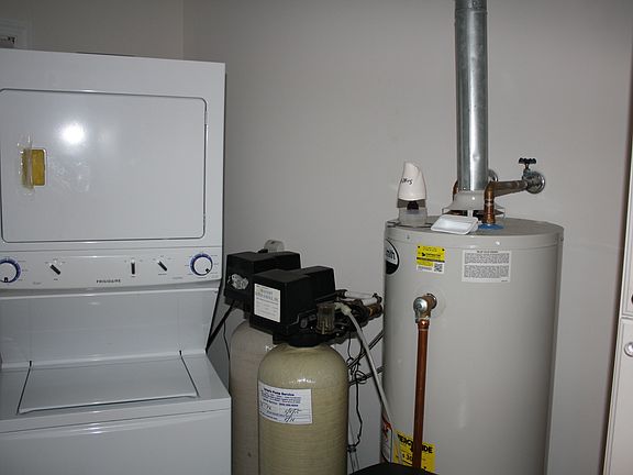 4th image of 3307 Windsor Ave