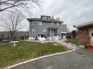 11 Lakeside Blvd, Hopatcong, NJ 07843