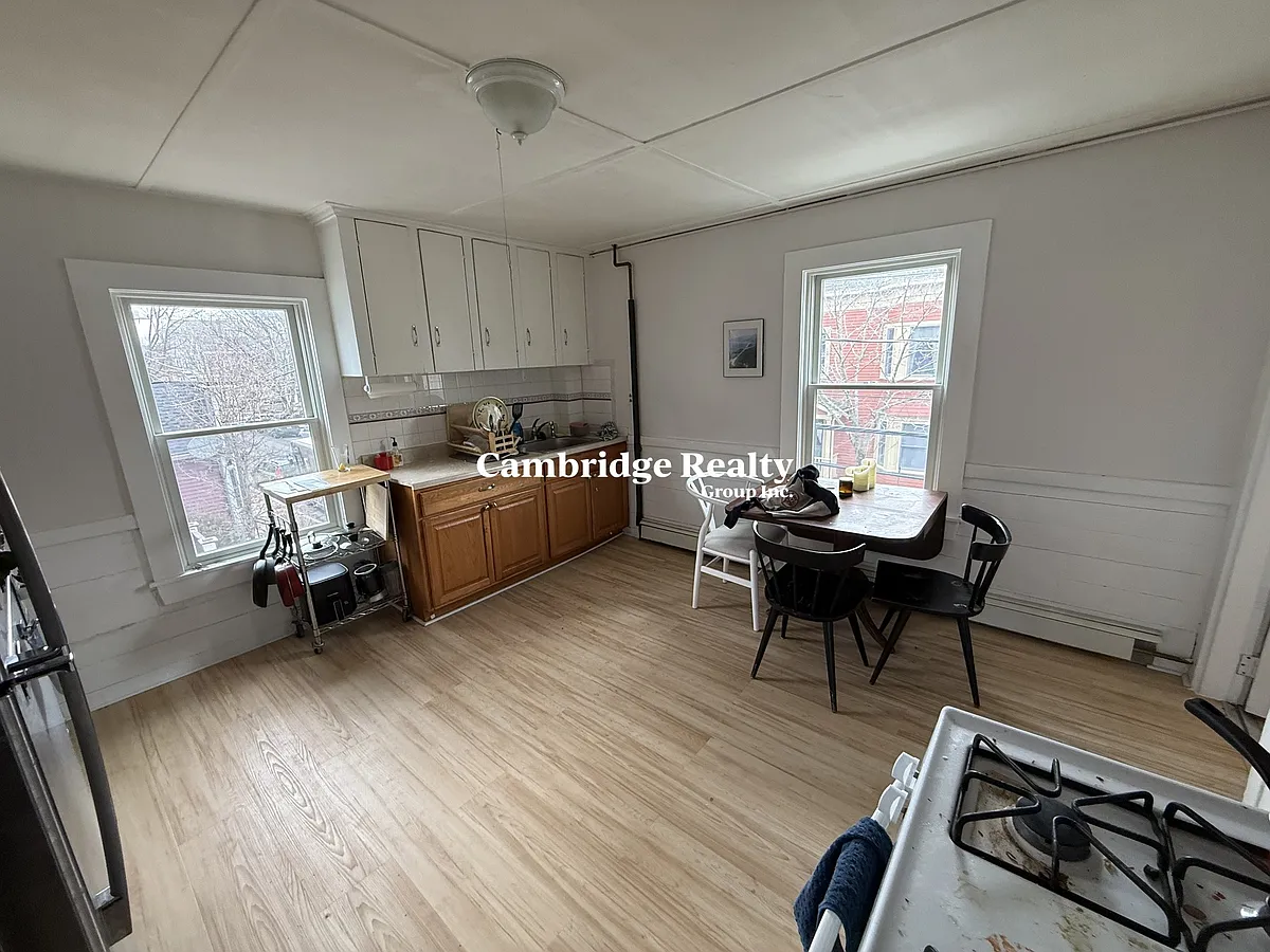 Building Photo - 117 Pleasant St #2