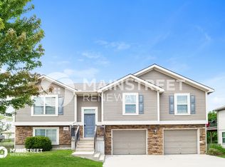 303 Golfview Dr, Pleasant Hill, MO 64080