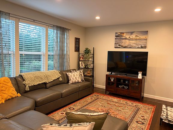 4th image of 1577 Coral Dr