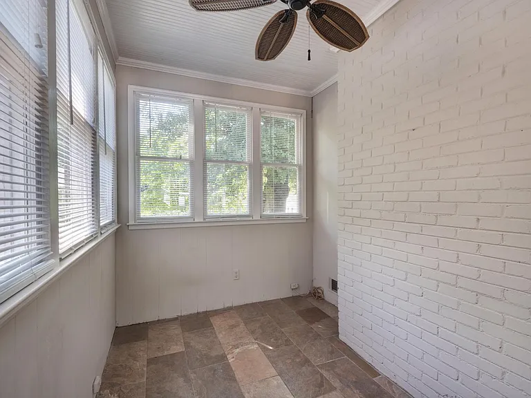 1189 Francis St NW — Photo 9