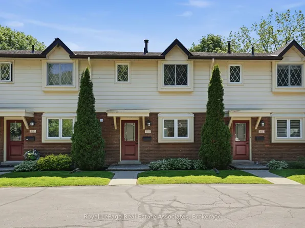 16 D Bond St S #D-4, Hamilton, ON L9H 3H1