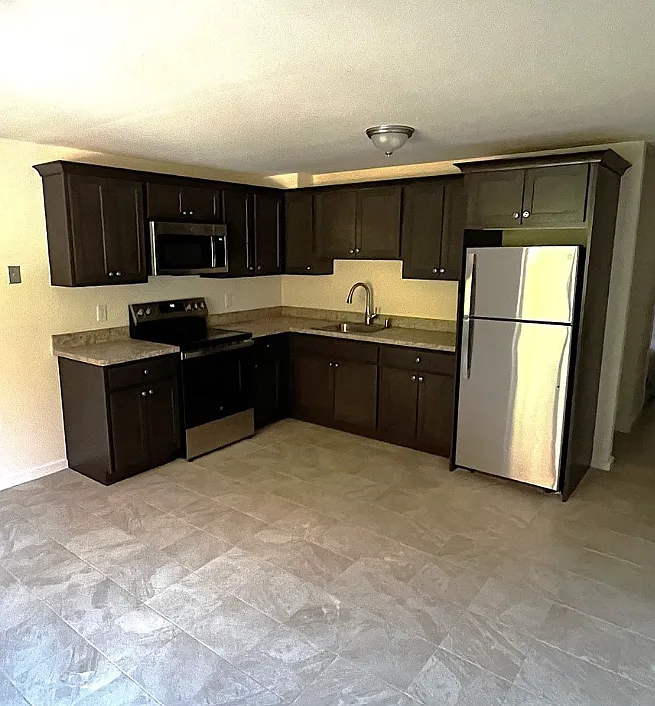 Reservoir Manor — Photo 1