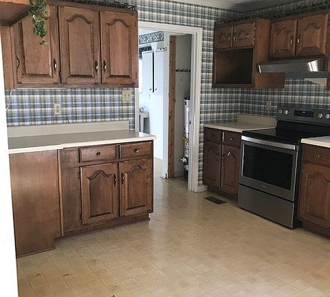 2nd image of 590 Forest Ln NE