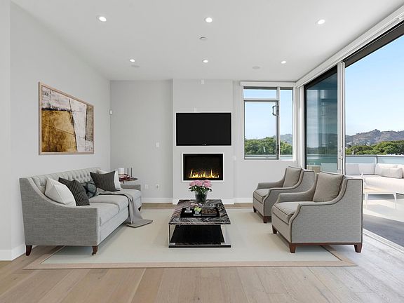 2nd image of 1148 N Detroit St Penthouse 1