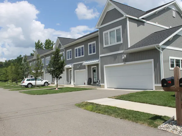 6875 Village Dr SE #6875, Grand Rapids, MI 49506