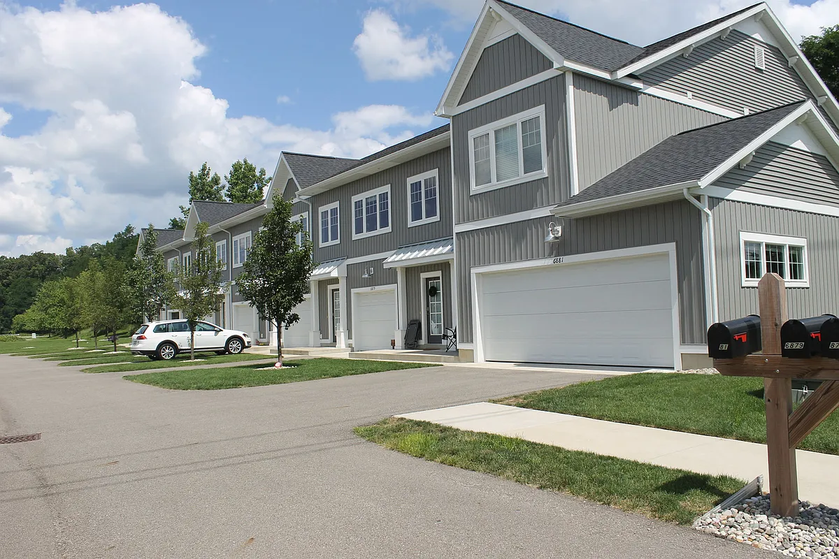 Building Photo - 6879 Village Dr SE #6879